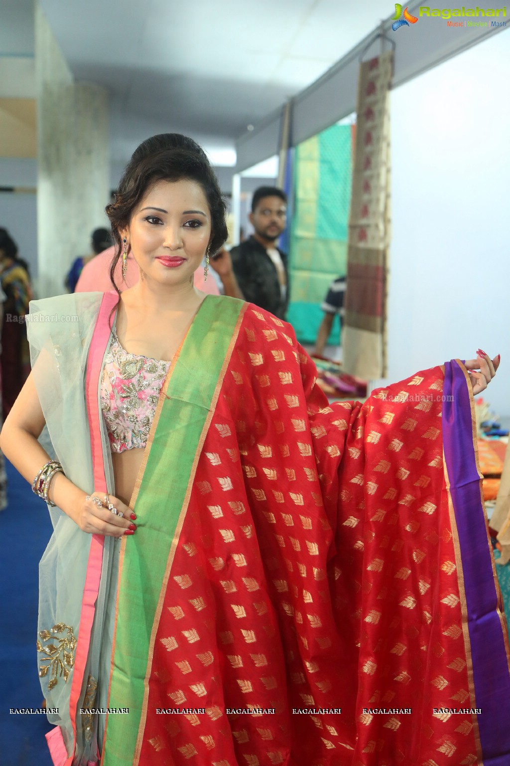 Ibra Khan launches National Silk Expo at Sri Satya Sai Nigamagamam