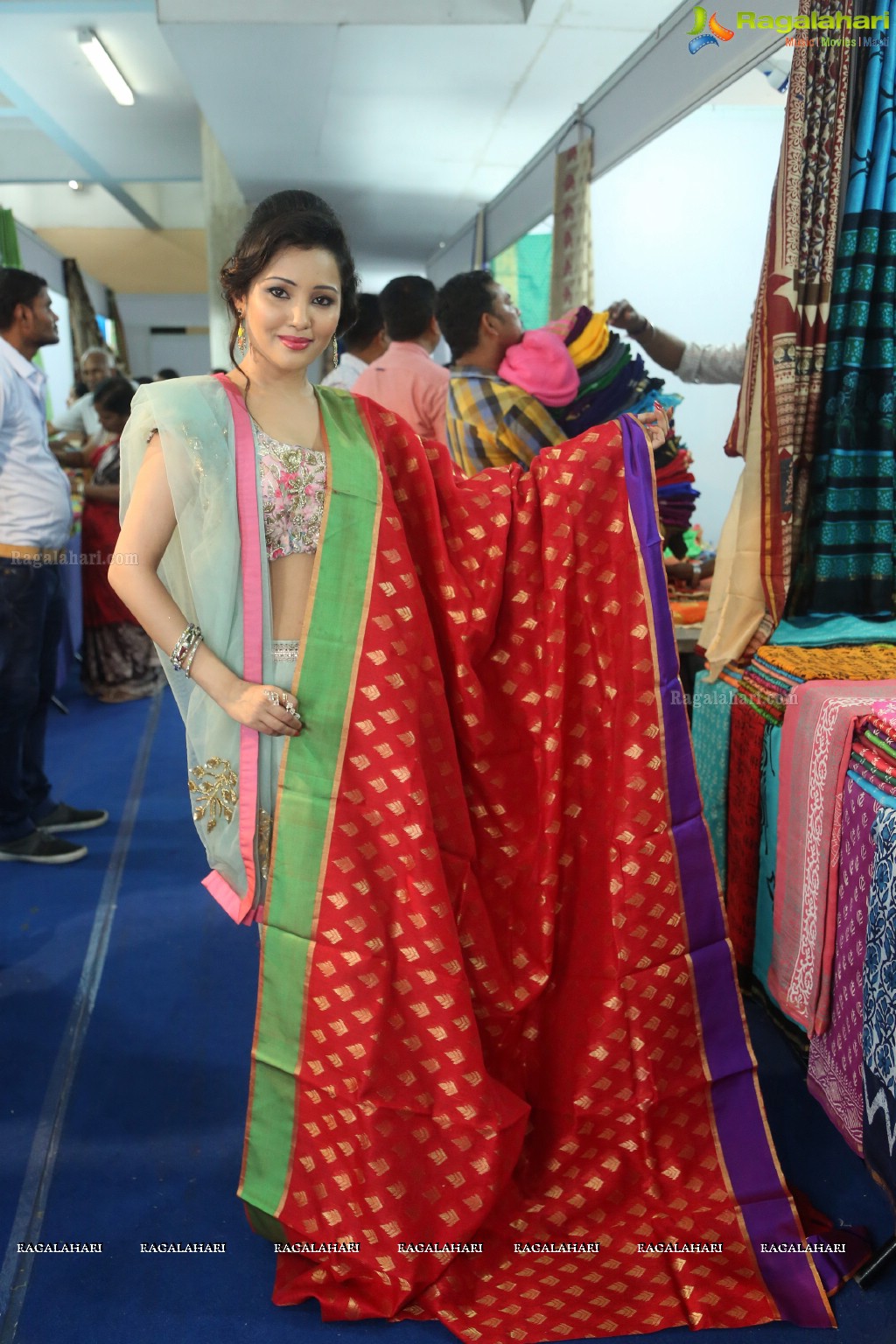 Ibra Khan launches National Silk Expo at Sri Satya Sai Nigamagamam