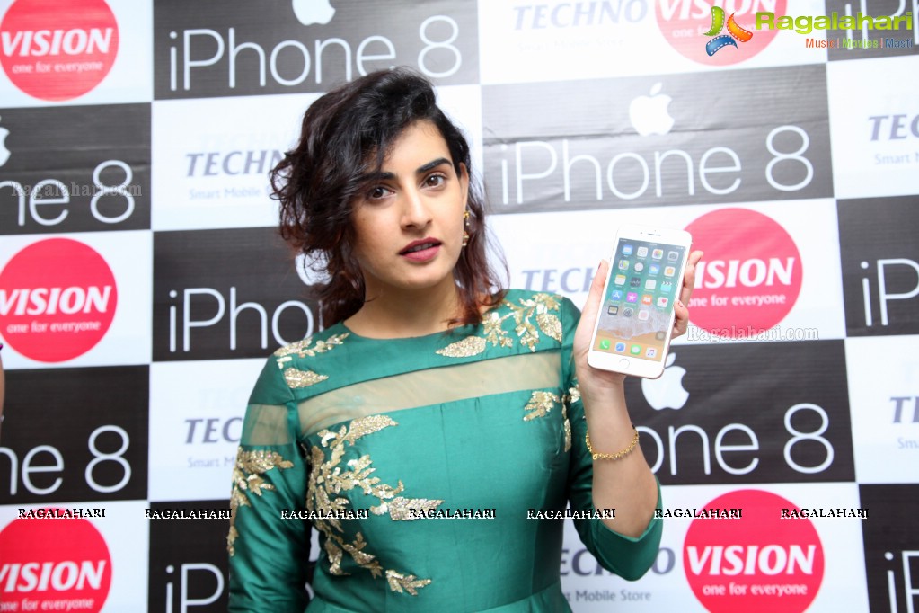 Archana Veda launches iPhone 8 at Technovision Mobiles