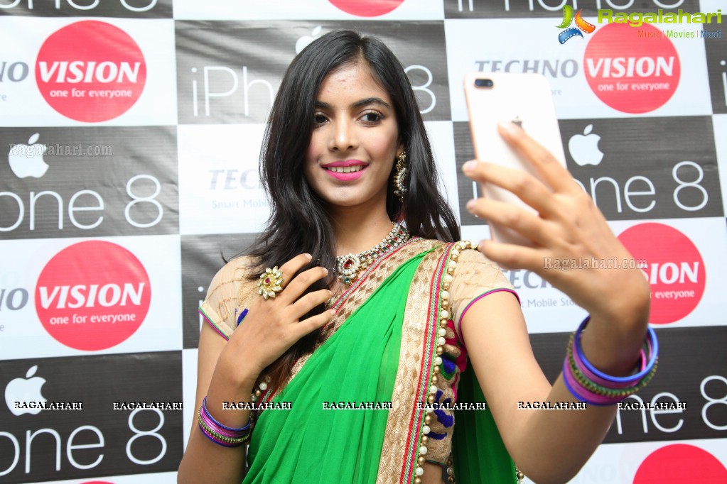 Archana Veda launches iPhone 8 at Technovision Mobiles