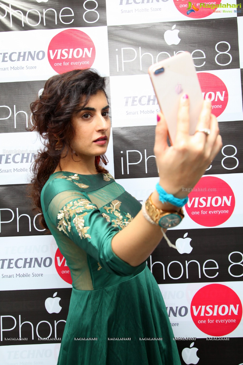 Archana Veda launches iPhone 8 at Technovision Mobiles