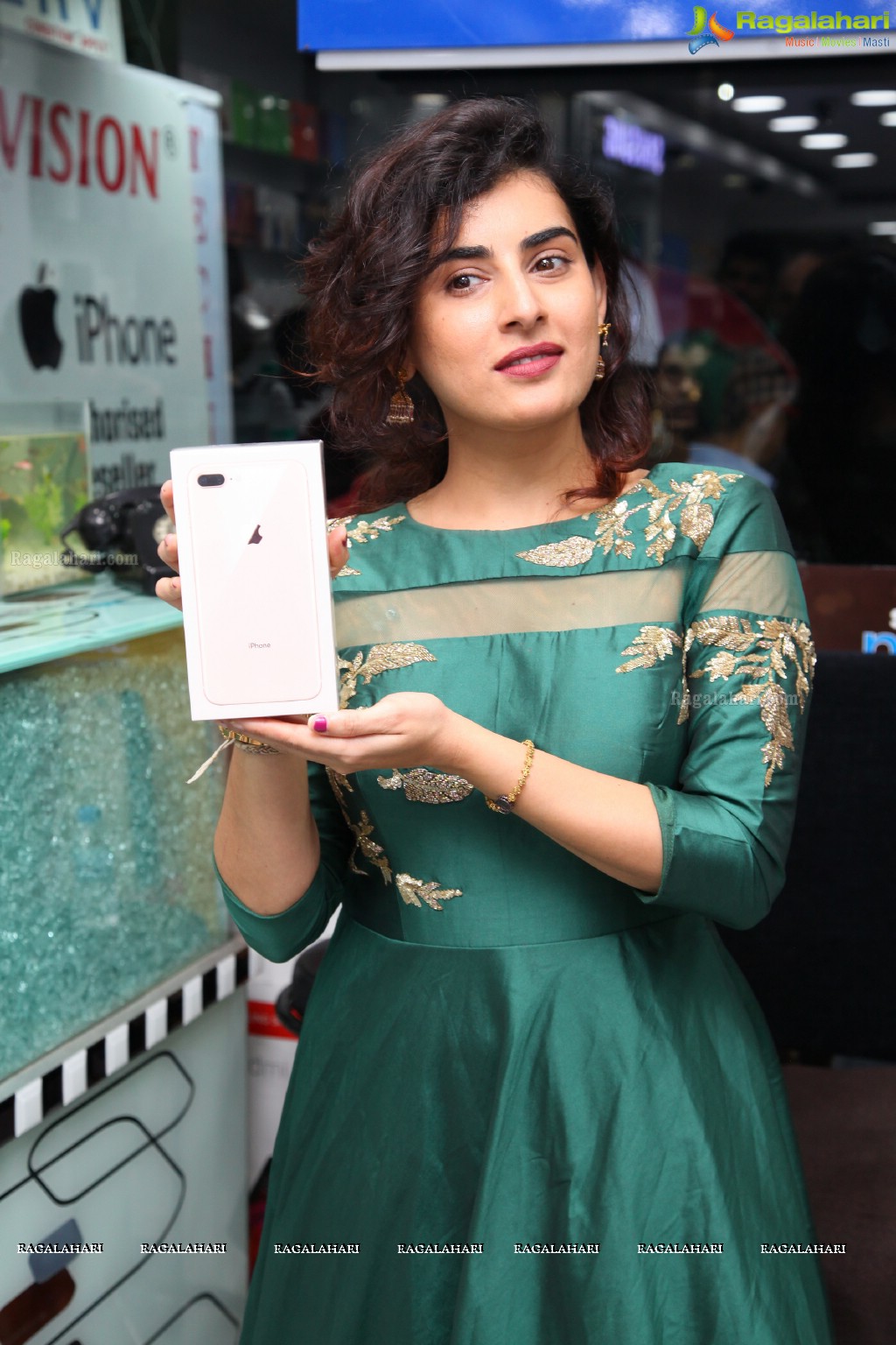 Archana Veda launches iPhone 8 at Technovision Mobiles