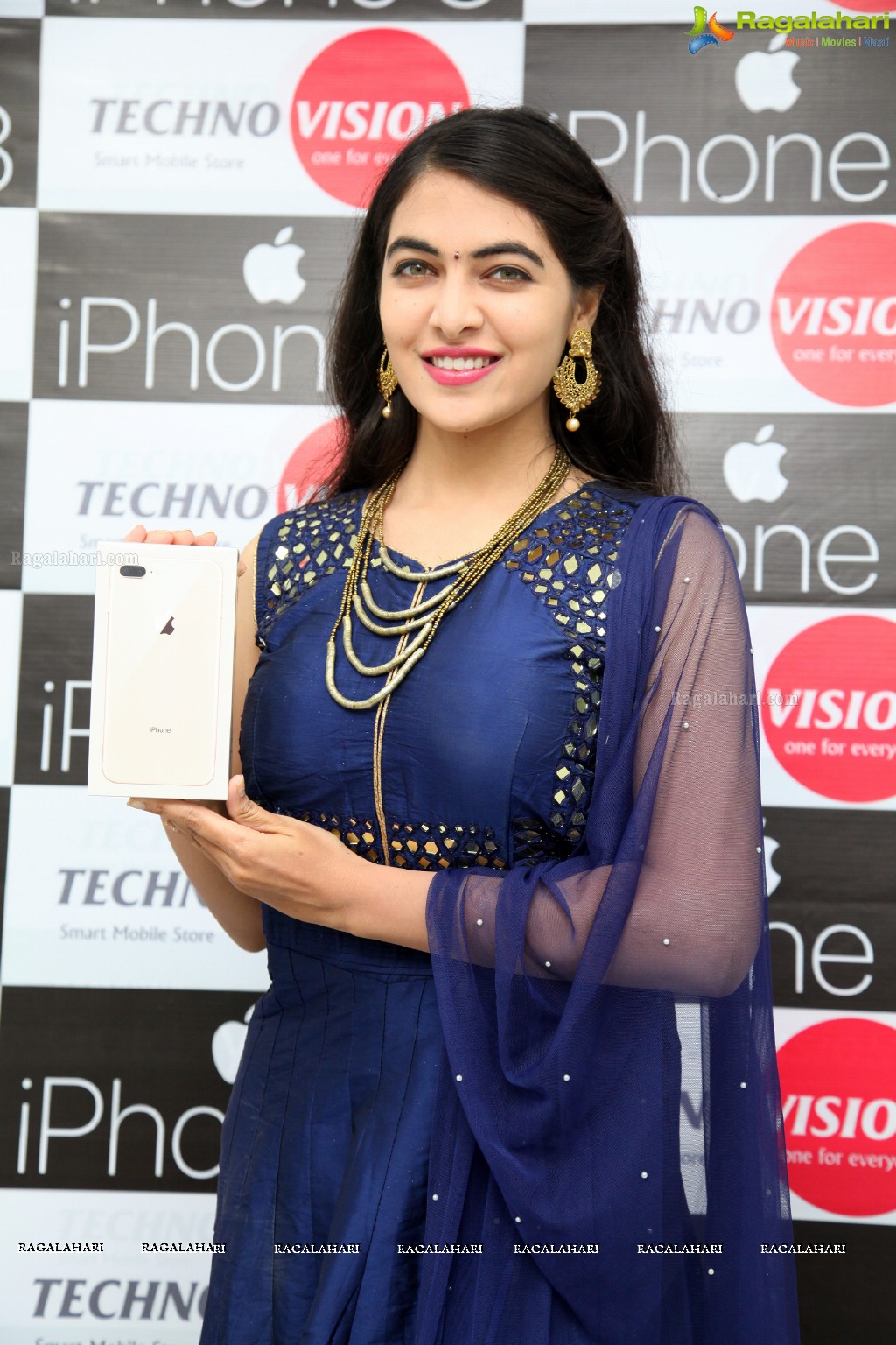 Archana Veda launches iPhone 8 at Technovision Mobiles