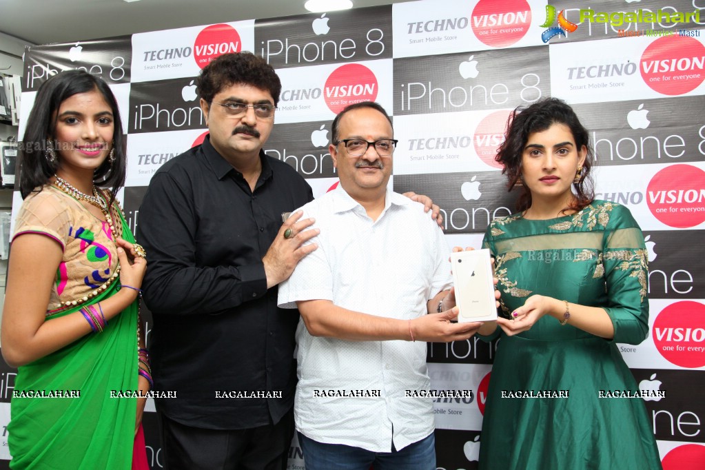 Archana Veda launches iPhone 8 at Technovision Mobiles