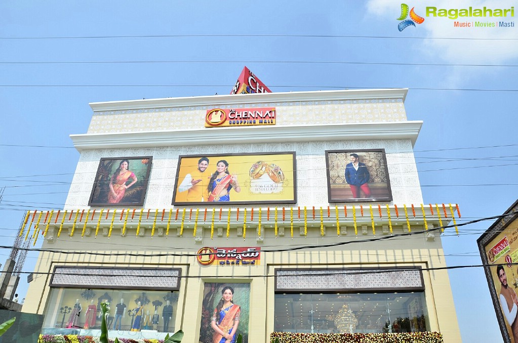 Naga Chaitanya-Kajal Aggarwal launches Chennai Shopping Mall at Kompally