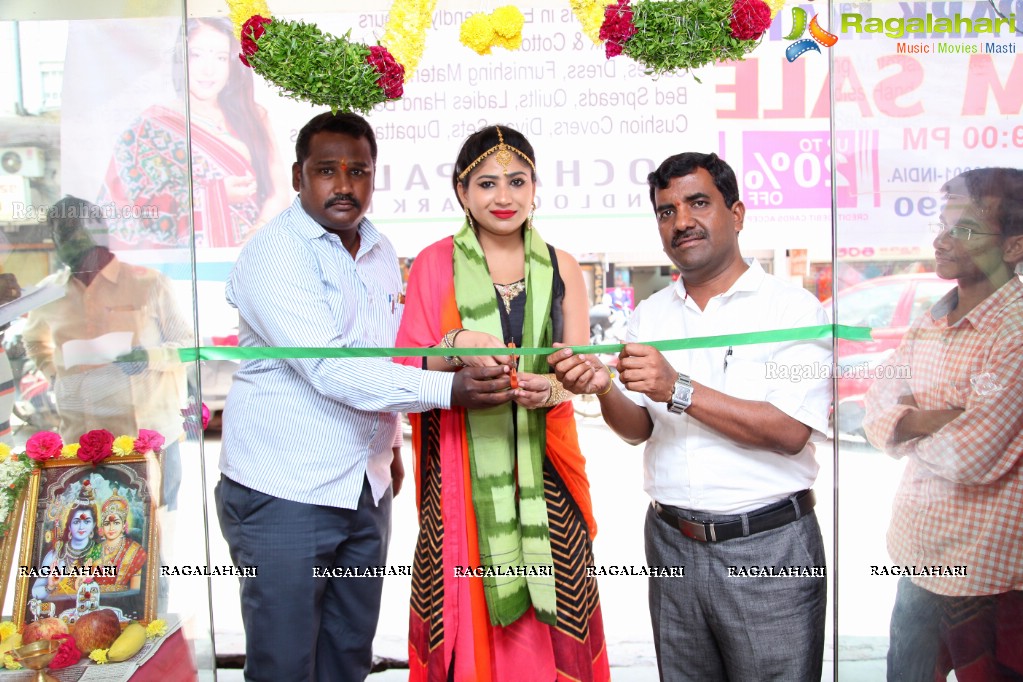 Madhulanga Das launches Pochampally IKAT Art Mela