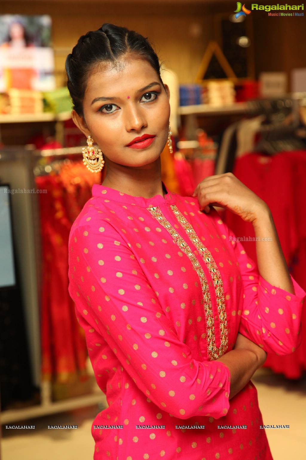 MAX Fashion India Festive Collection Launch by Rashmi Gautam at MAX Store, Himayatnagar