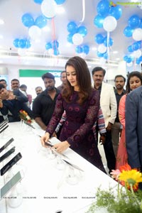 Raashi Khanna Big C Mobile Store