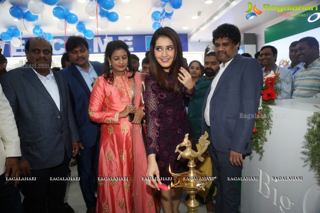 Raashi Khanna launches Big C Mobile Store at Kukatpally