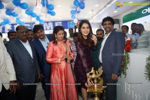 Raashi Khanna Big C Mobile Store