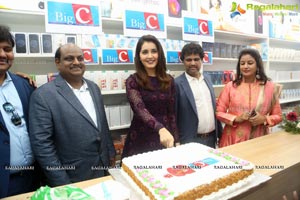 Raashi Khanna Big C Mobile Store