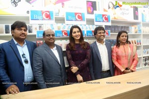 Raashi Khanna Big C Mobile Store