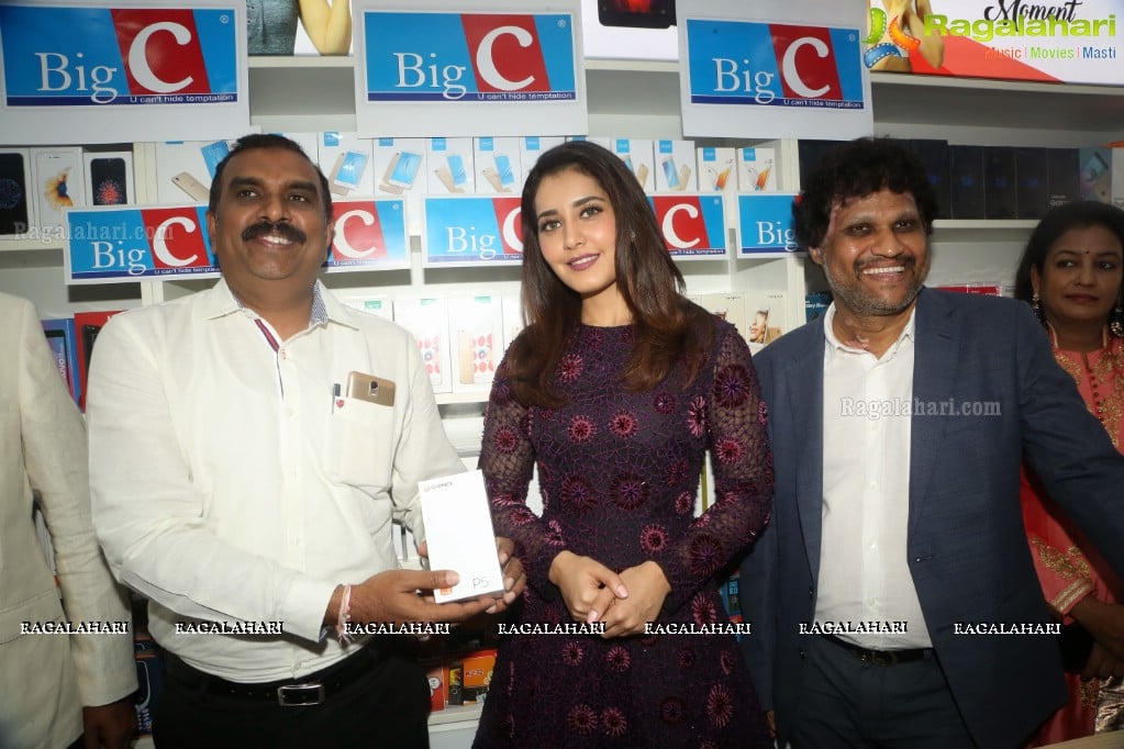 Raashi Khanna launches Big C Mobile Store at Kukatpally