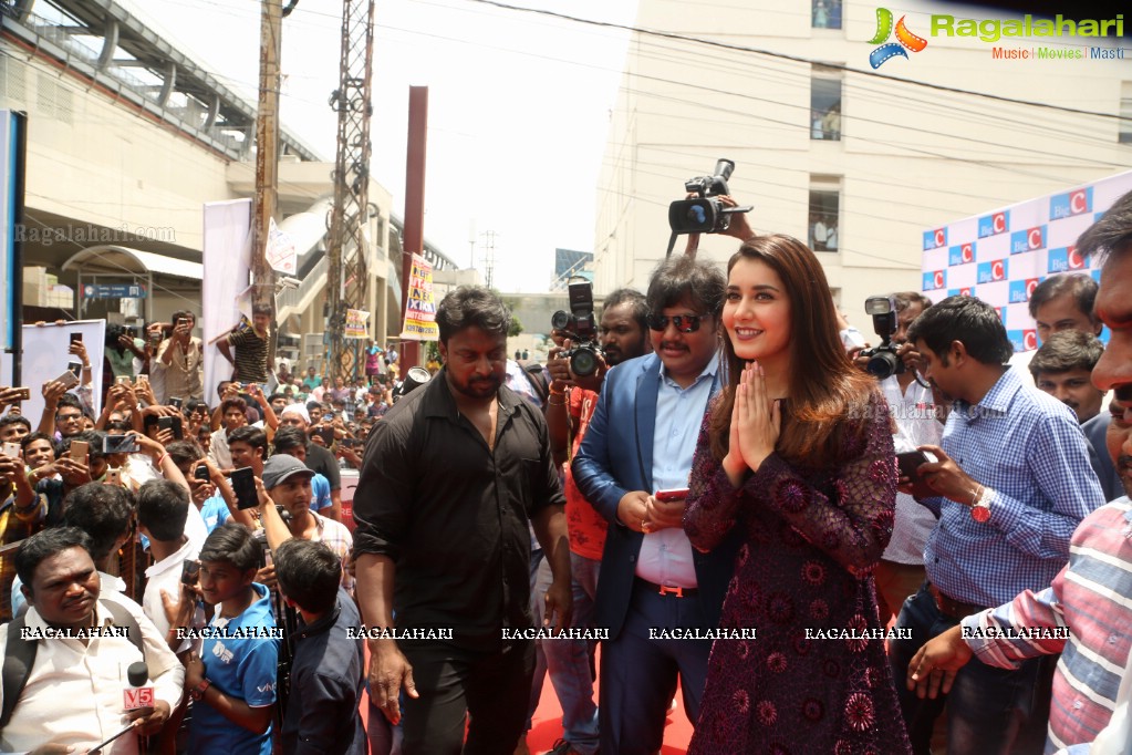 Raashi Khanna launches Big C Mobile Store at Kukatpally