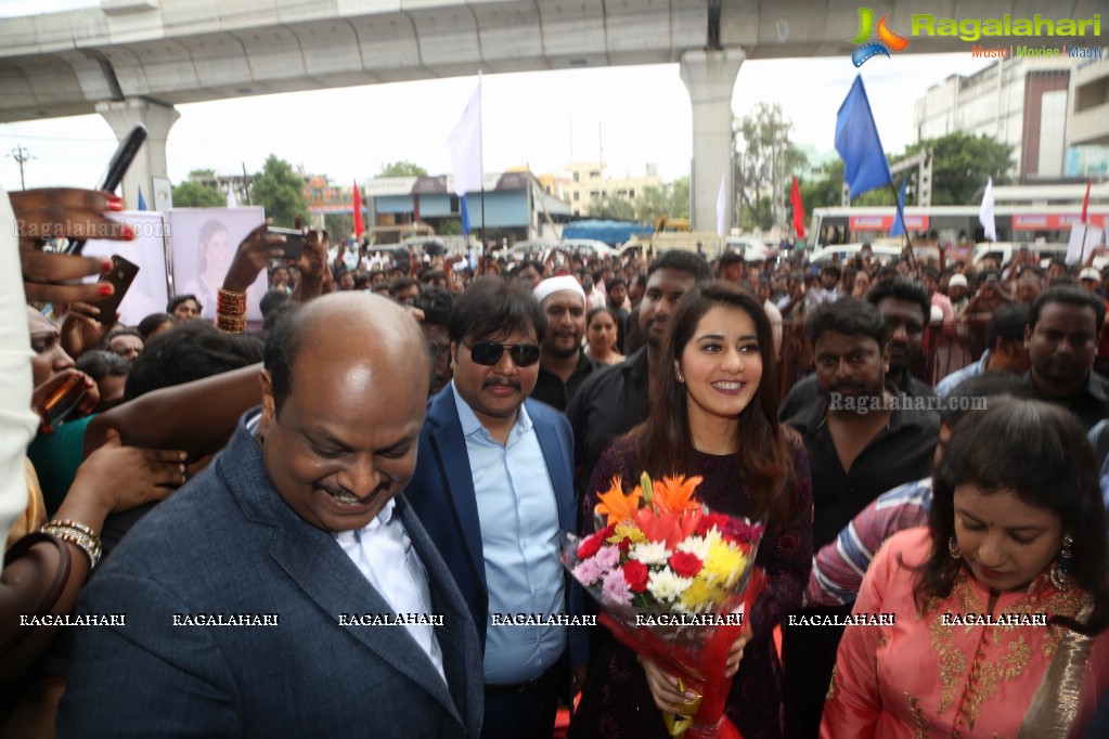 Raashi Khanna launches Big C Mobile Store at Kukatpally