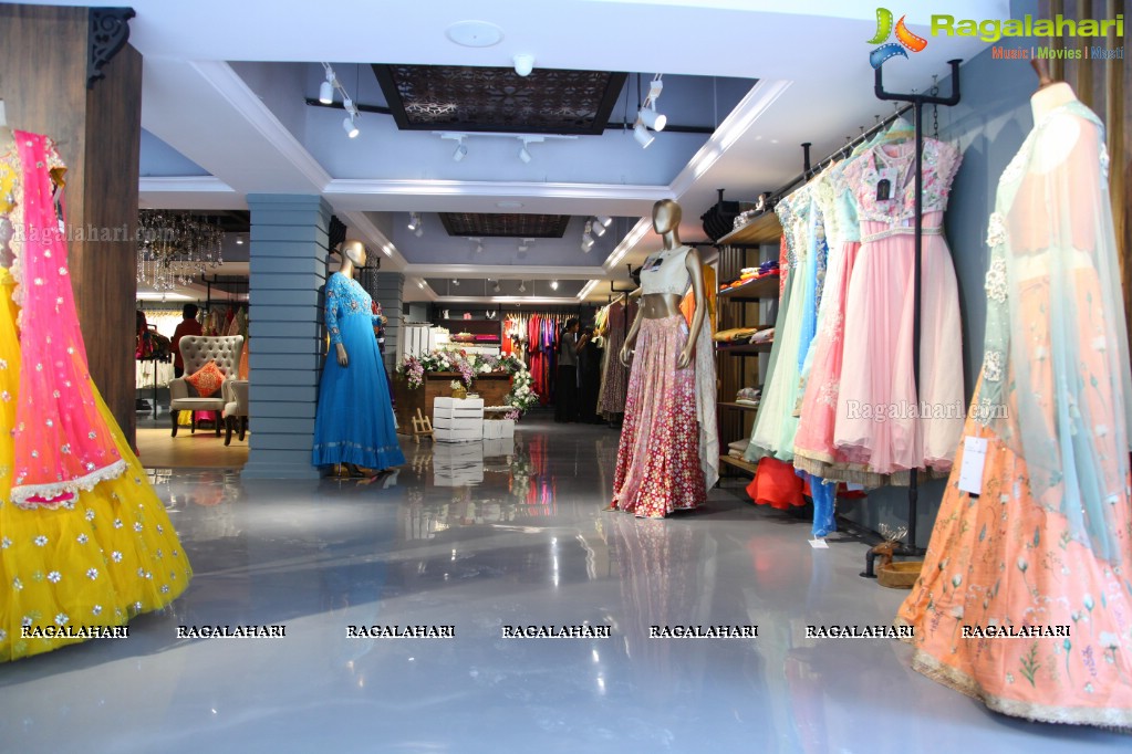 Grand Launch of Raavee at Labbipet, Vijayawada