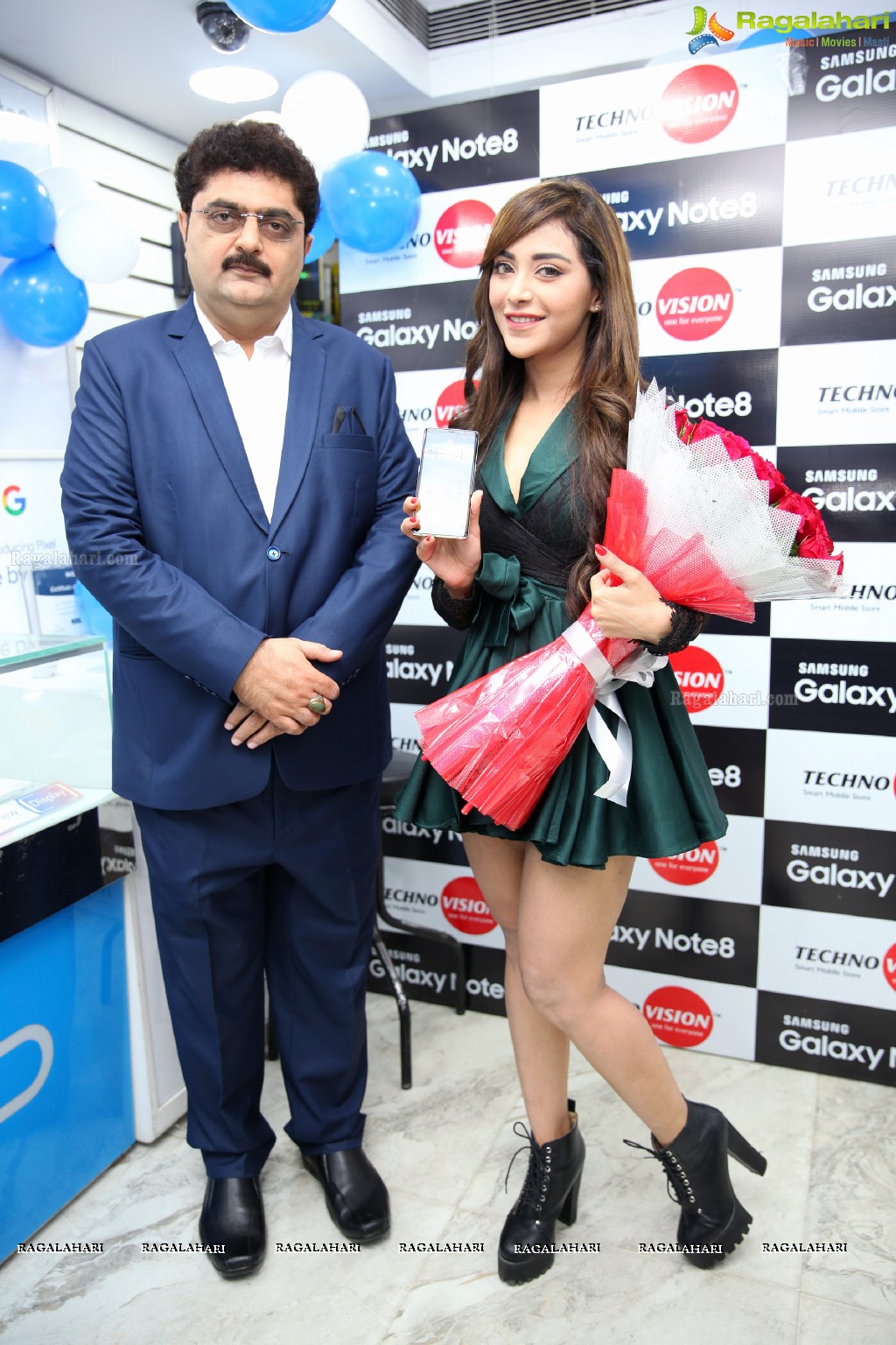 Angela Krislinzki and Simrath Juneja launches Samsung Galaxy Note 8 at Technovision Mobiles