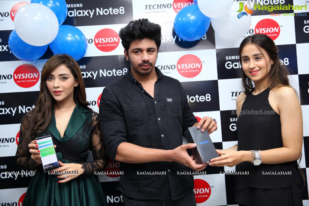 Angela Krislinzki and Simrath Juneja launches Samsung Galaxy Note 8 at Technovision Mobiles