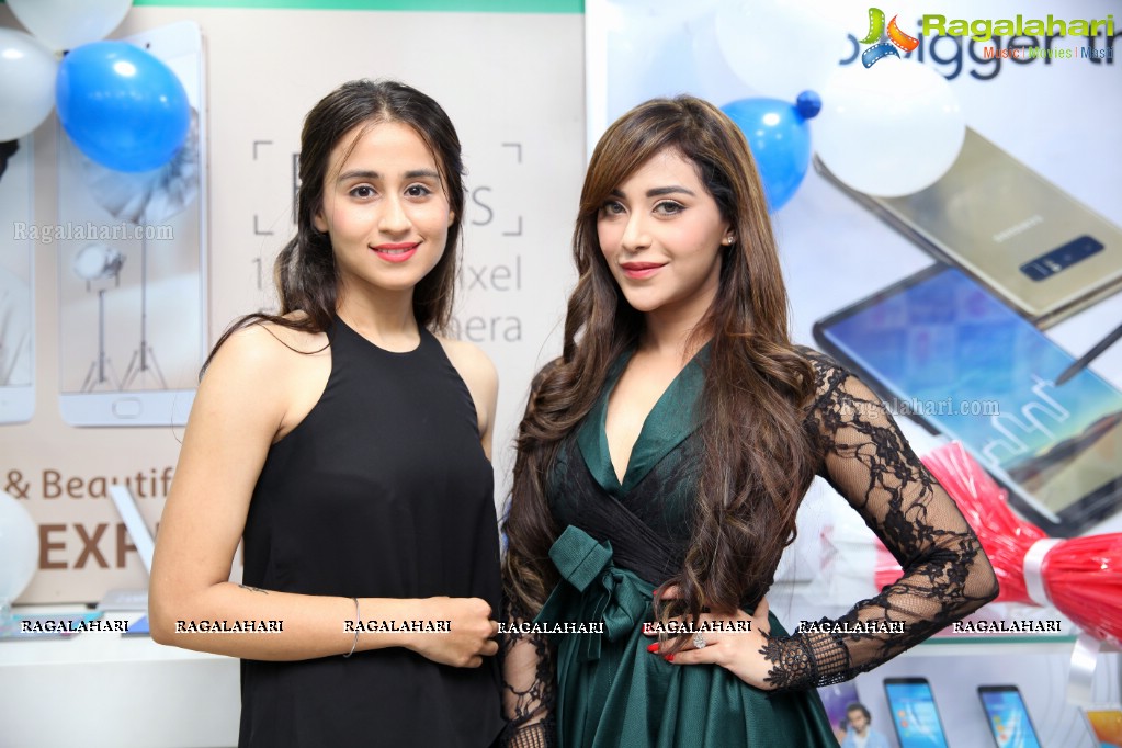 Angela Krislinzki and Simrath Juneja launches Samsung Galaxy Note 8 at Technovision Mobiles