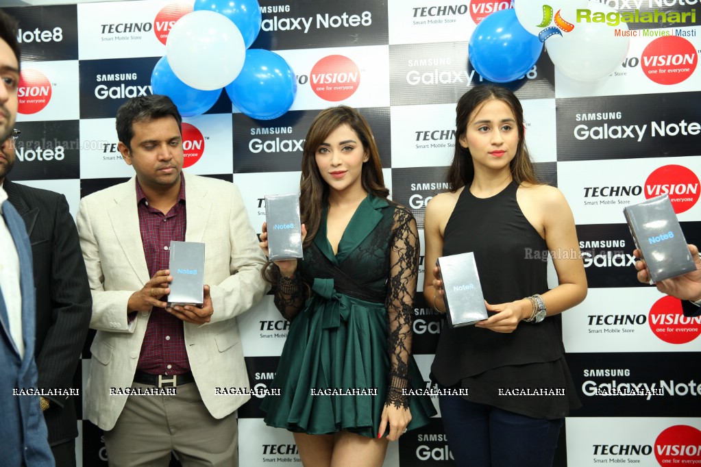 Angela Krislinzki and Simrath Juneja launches Samsung Galaxy Note 8 at Technovision Mobiles