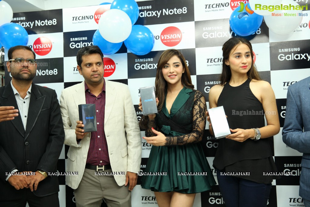 Angela Krislinzki and Simrath Juneja launches Samsung Galaxy Note 8 at Technovision Mobiles