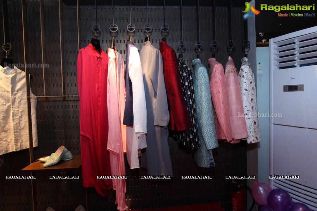 Sushmita Sen launches Sashi Vangapalli Store, Hyderabad