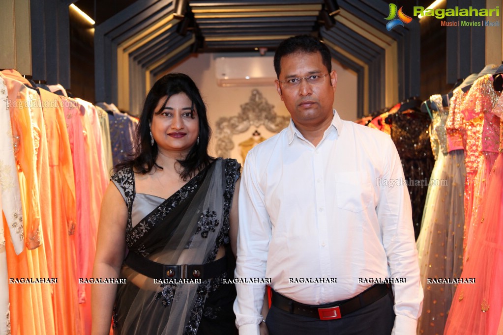 Sushmita Sen launches Sashi Vangapalli Store, Hyderabad