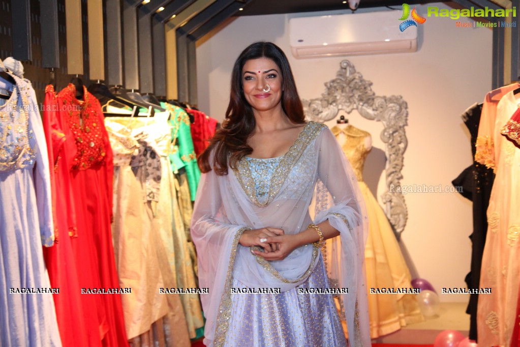 Sushmita Sen launches Sashi Vangapalli Store, Hyderabad