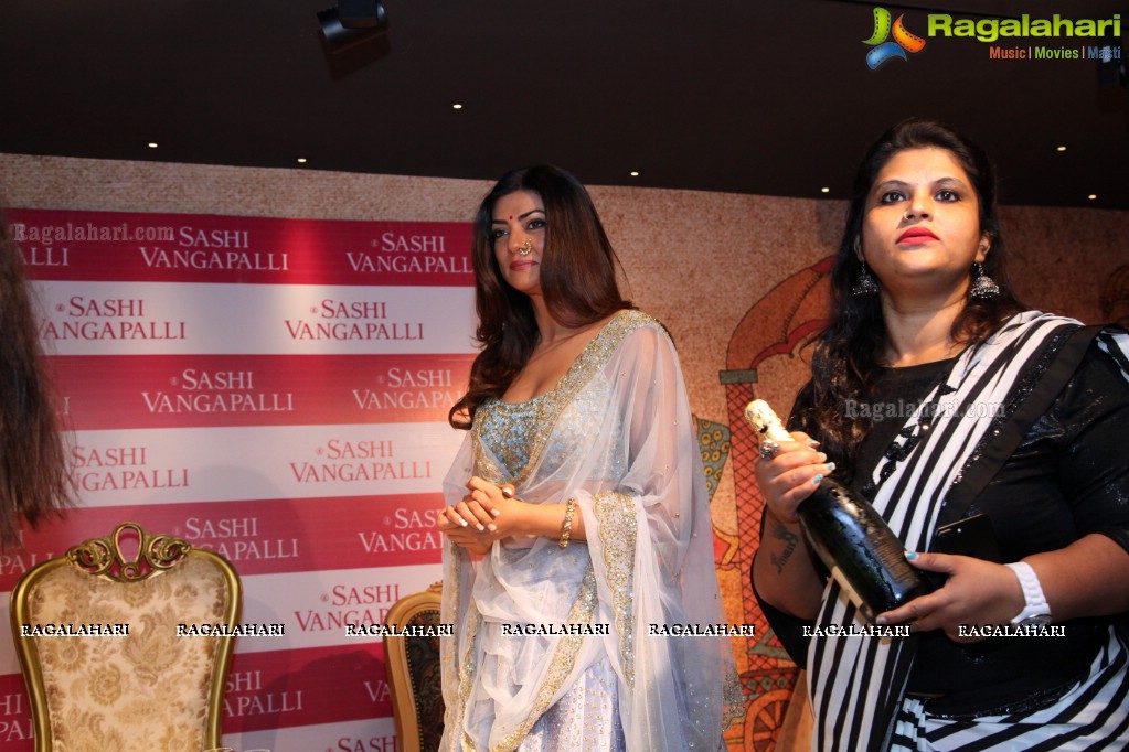 Sushmita Sen launches Sashi Vangapalli Store, Hyderabad