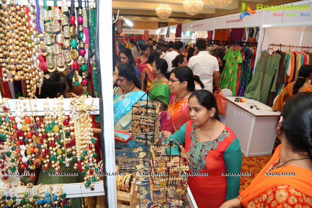 Satvi Lingala inaugurates Akritti Elite Exhibition & Sale (September 2017) at Taj Deccan, Hyderabad