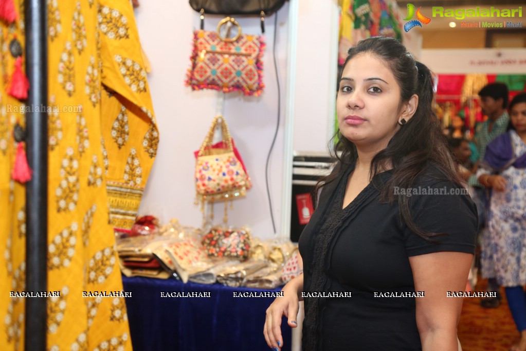 Satvi Lingala inaugurates Akritti Elite Exhibition & Sale (September 2017) at Taj Deccan, Hyderabad