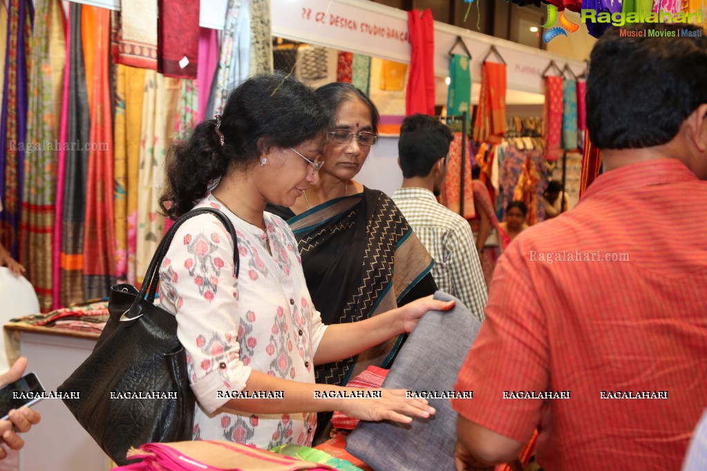 Satvi Lingala inaugurates Akritti Elite Exhibition & Sale (September 2017) at Taj Deccan, Hyderabad