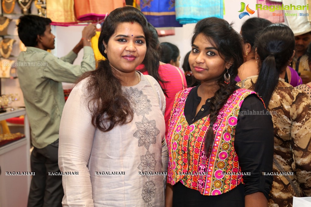 Satvi Lingala inaugurates Akritti Elite Exhibition & Sale (September 2017) at Taj Deccan, Hyderabad