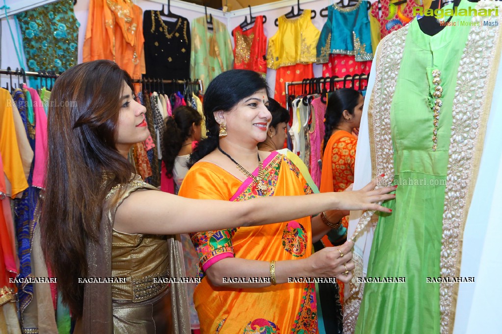 Satvi Lingala inaugurates Akritti Elite Exhibition & Sale (September 2017) at Taj Deccan, Hyderabad