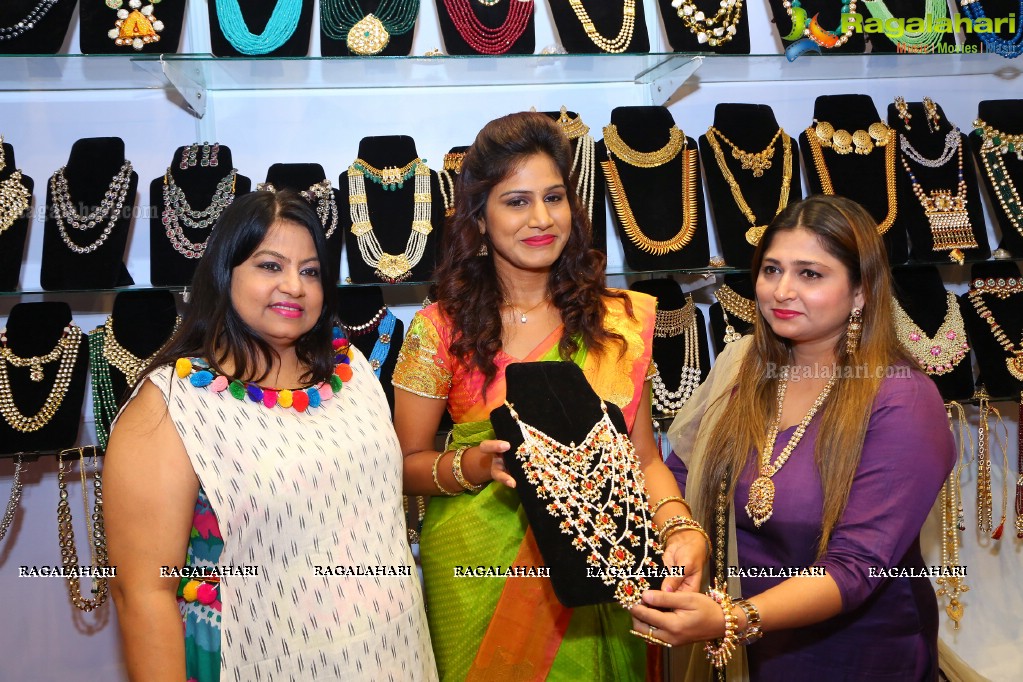 Satvi Lingala inaugurates Akritti Elite Exhibition & Sale (September 2017) at Taj Deccan, Hyderabad