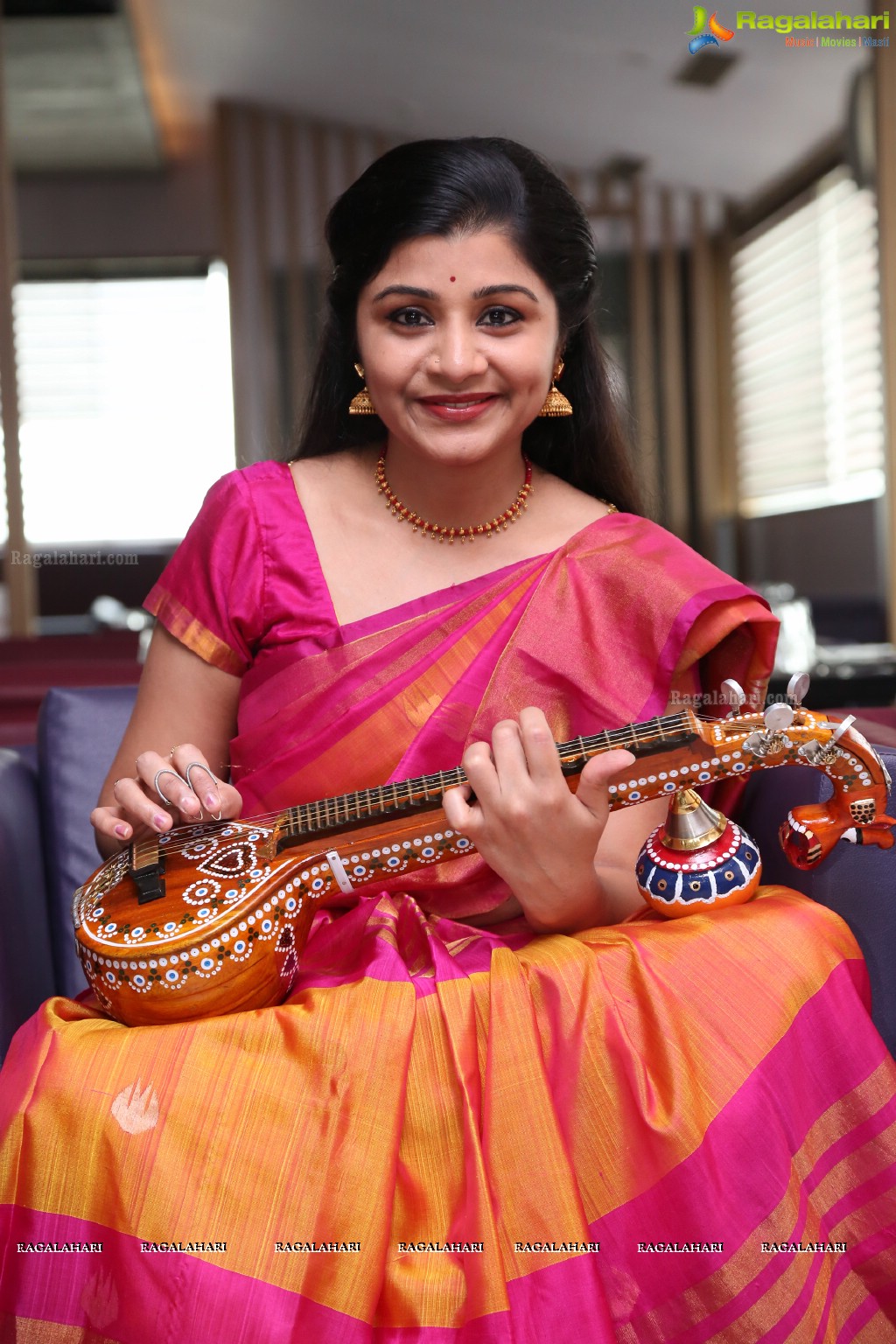 World Record Attempt by Veena Srivani Parankusham at Daspalla Hotel