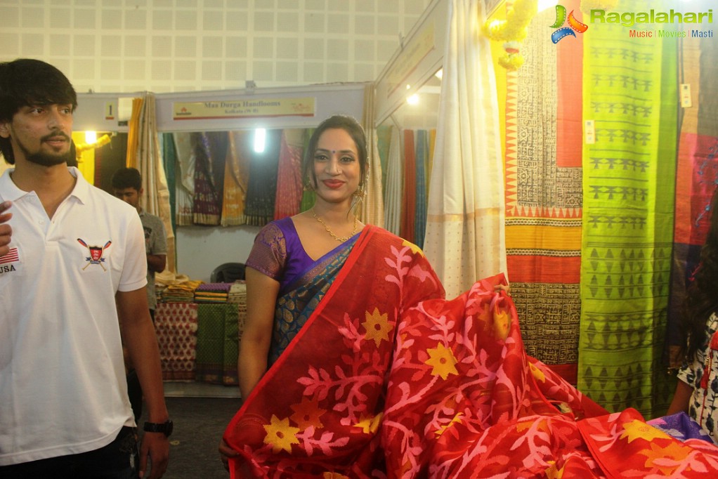 Mrs Goa Samiksha Launches Silk India Expo at Goa