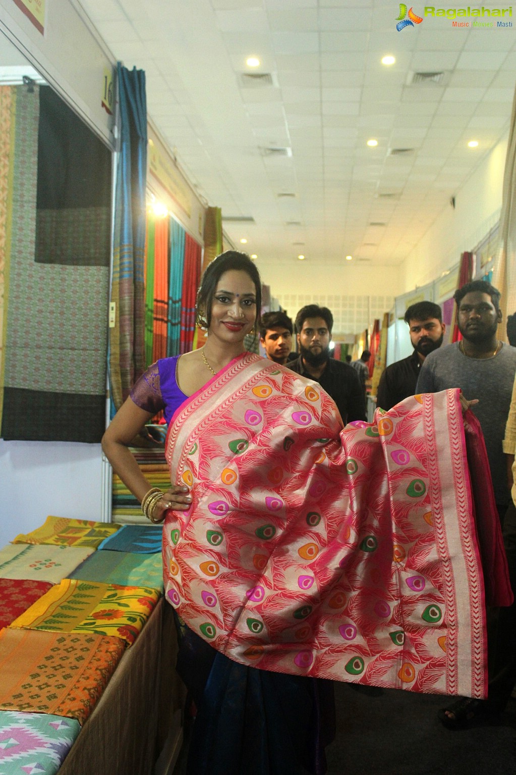 Mrs Goa Samiksha Launches Silk India Expo at Goa