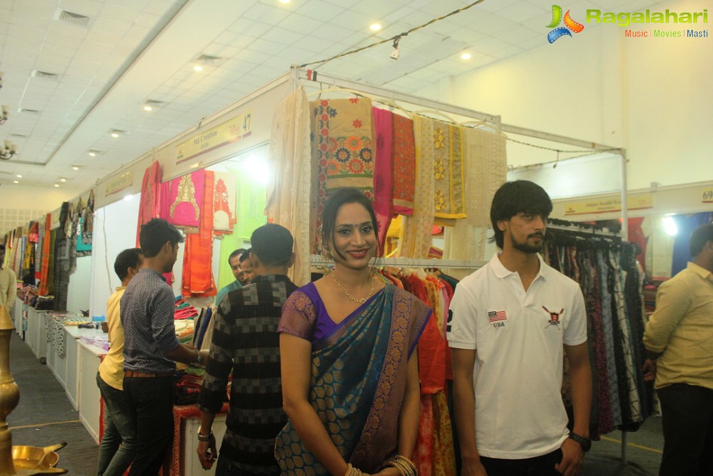 Mrs Goa Samiksha Launches Silk India Expo at Goa