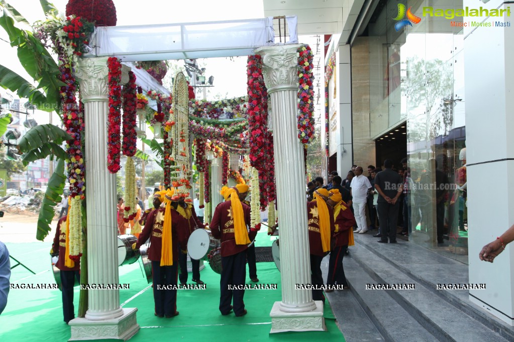 Akkineni Nagarjuna launches South India Shopping Mall at Madinaguda