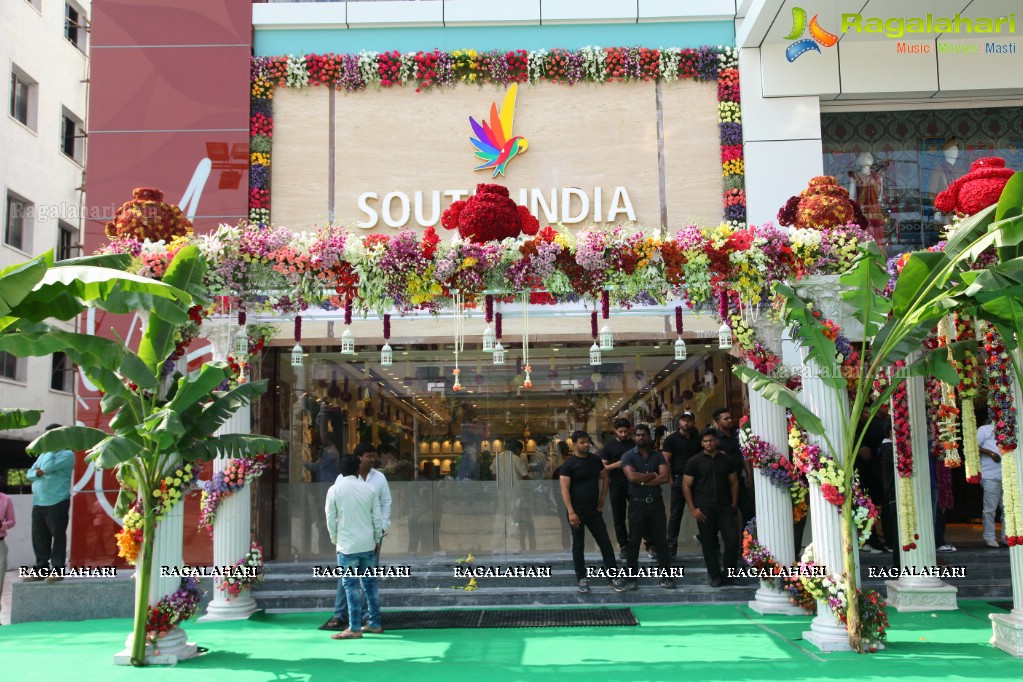 Akkineni Nagarjuna launches South India Shopping Mall at Madinaguda