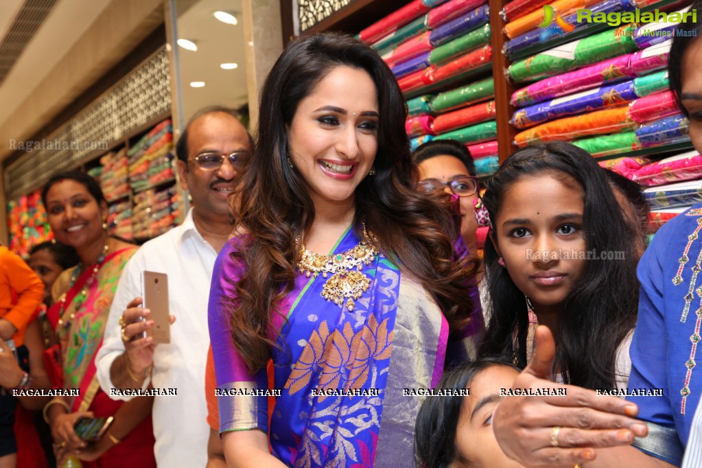 Akkineni Nagarjuna launches South India Shopping Mall at Madinaguda