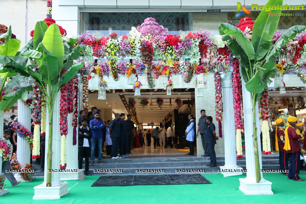 Akkineni Nagarjuna launches South India Shopping Mall at Madinaguda