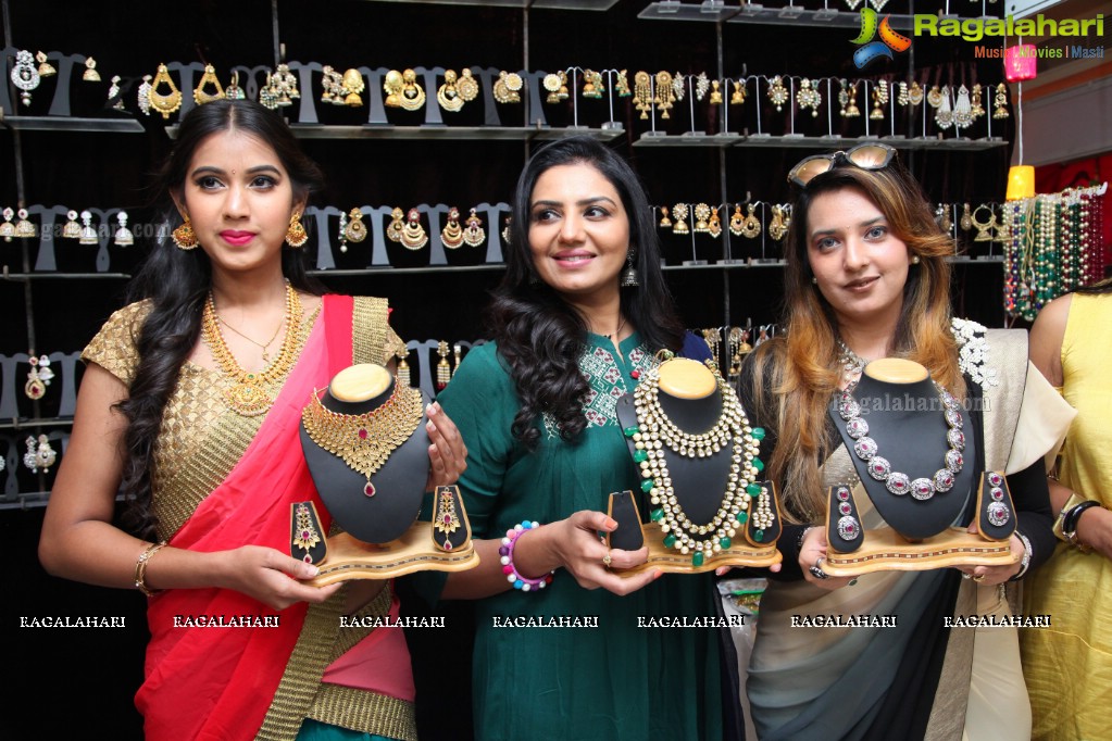 Neelya Bhavani launches Trendz Vivah Exhibition at Taj Krishna