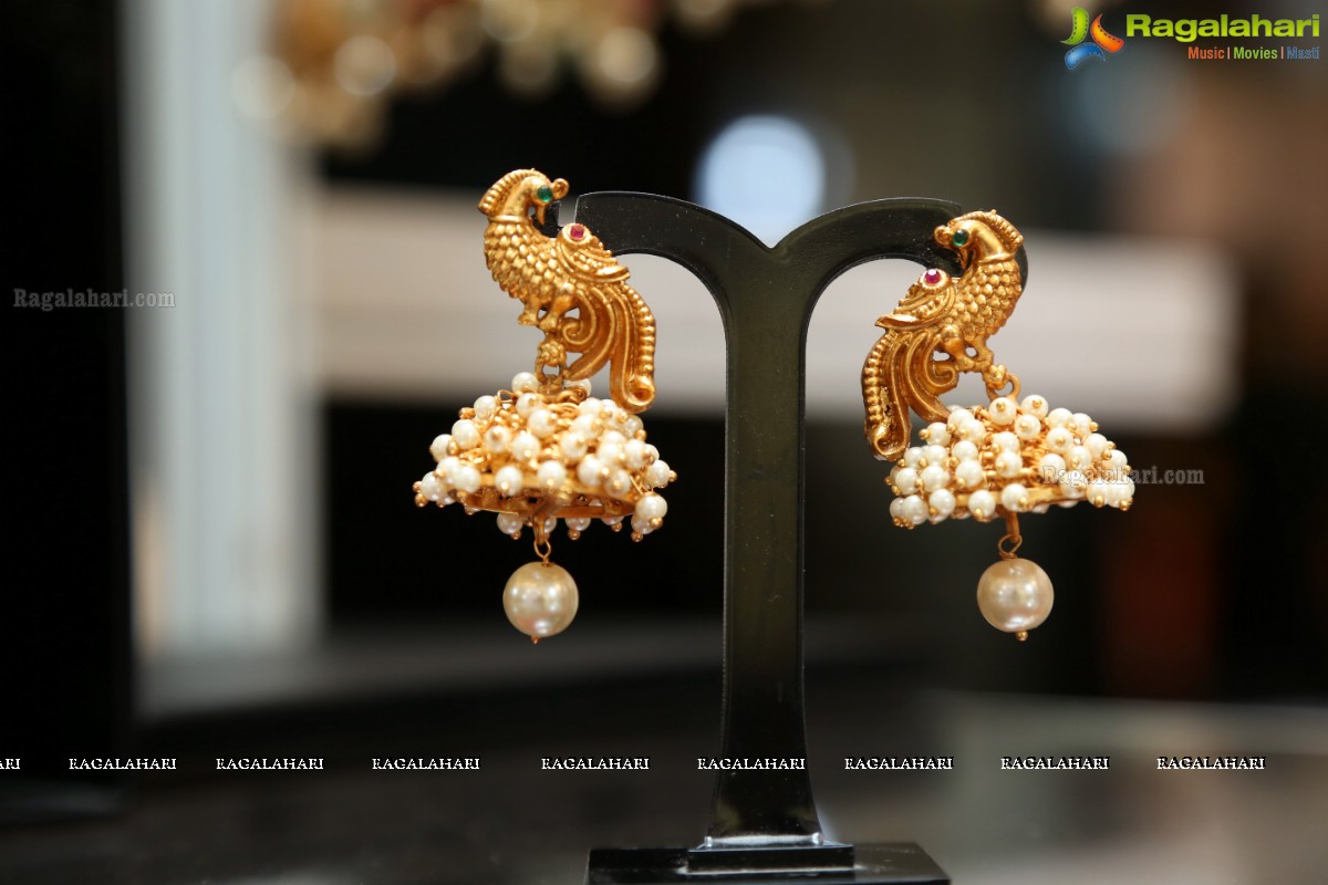 Mithuna Valiya launches Akriti Elite Exhibition and Sale at Park Hyatt