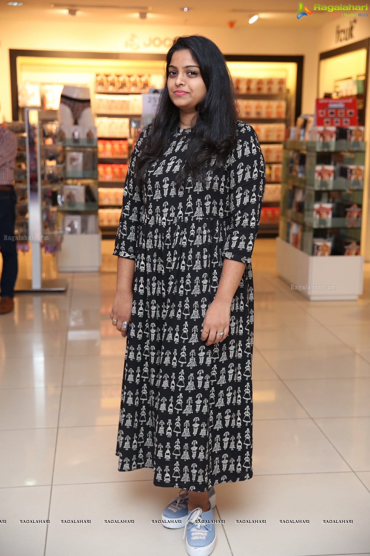 Taapsee Pannu inaugurates Lifestyle Festive Collection 2018