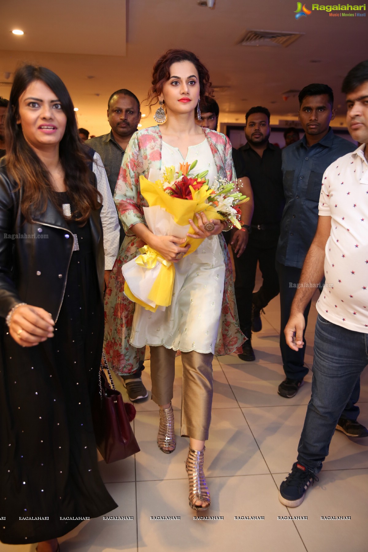 Taapsee Pannu inaugurates Lifestyle Festive Collection 2018