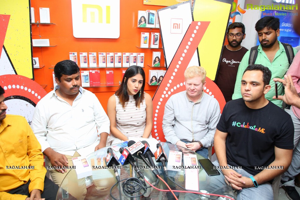 Chandini Chowdary launches Redmi 6 at Cellbay