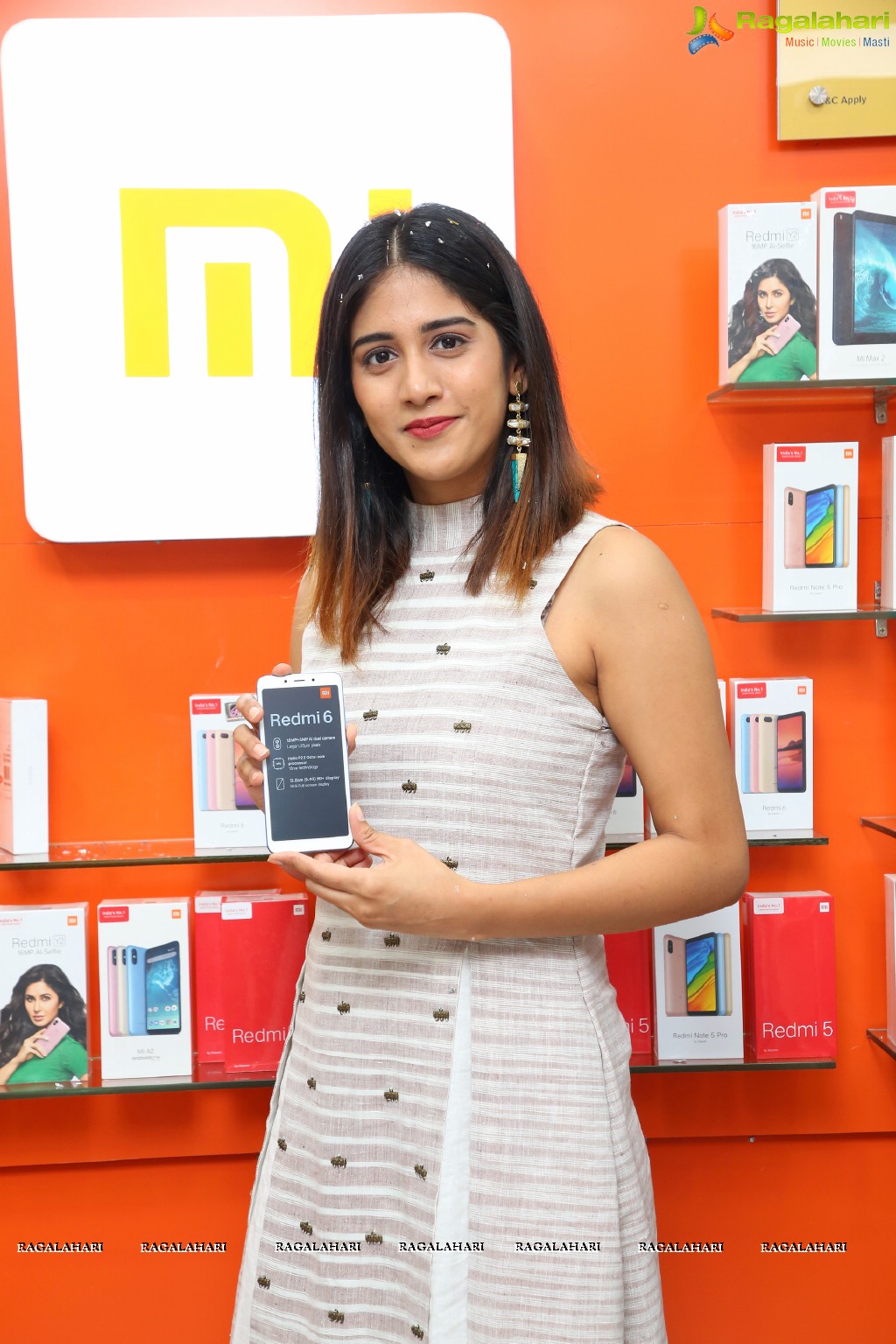 Chandini Chowdary launches Redmi 6 at Cellbay