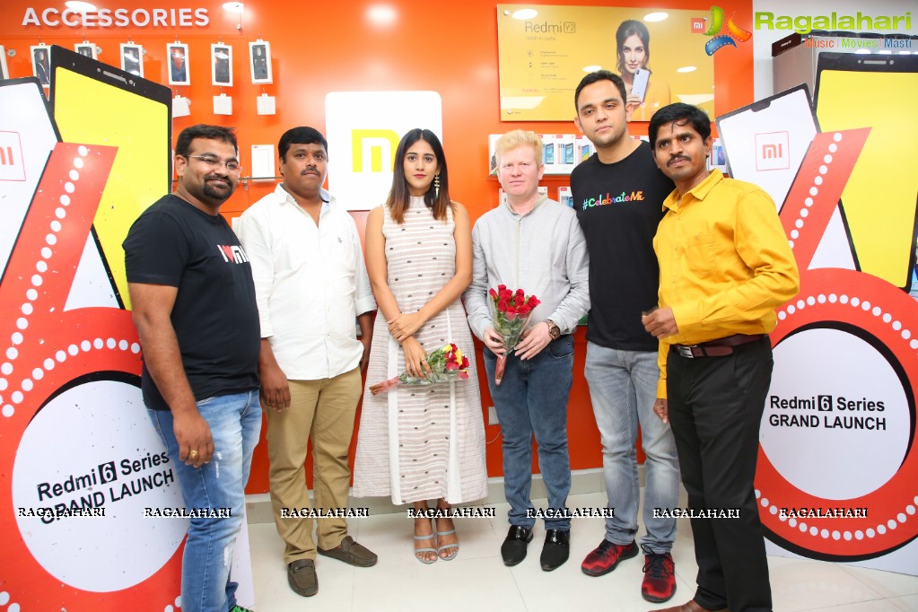 Chandini Chowdary launches Redmi 6 at Cellbay